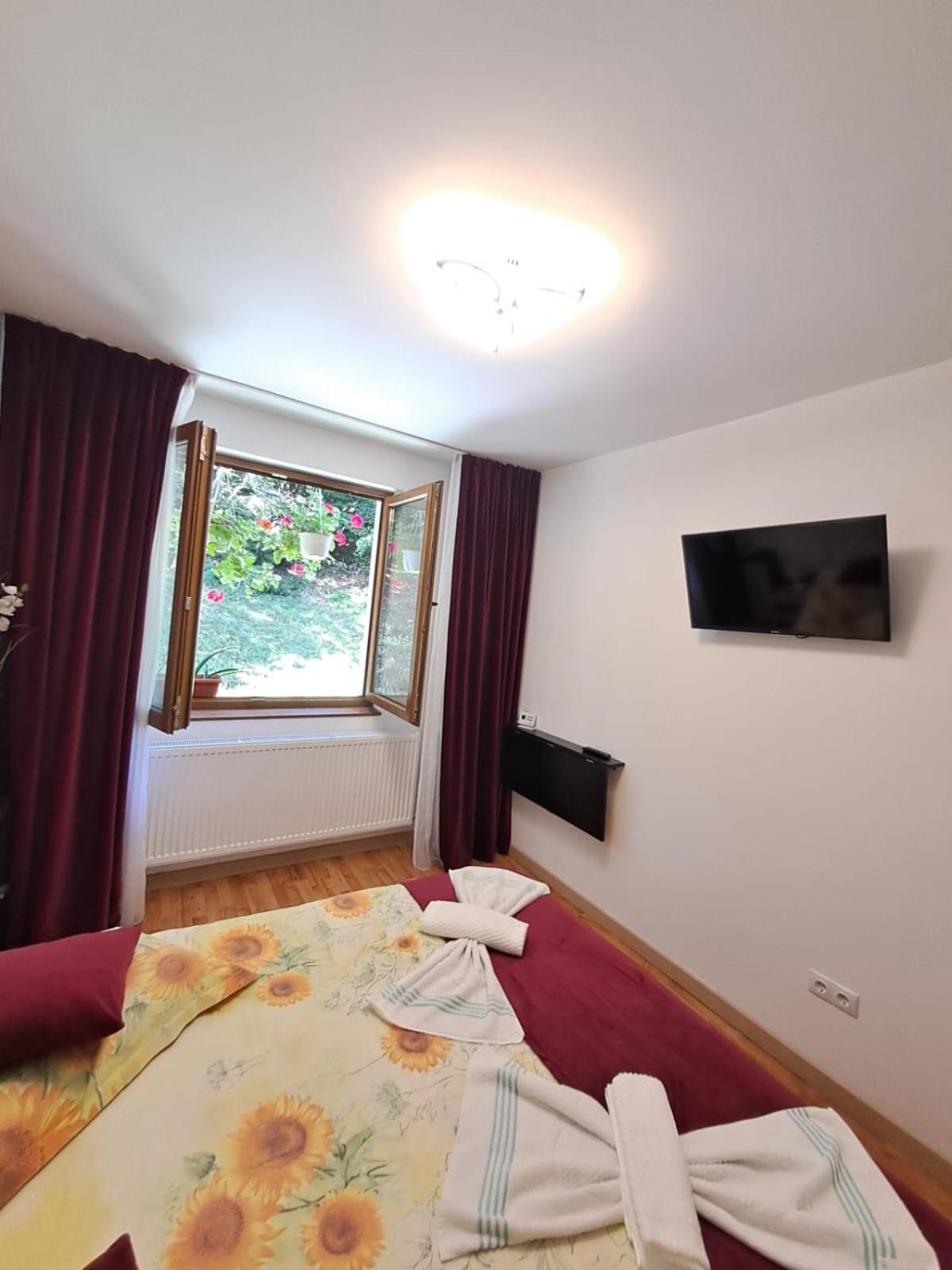 Garsoniera Flori - Sinaia Apartment Exterior foto